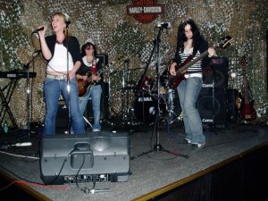 LE DOPPIE PUNTE  LIVE ALL ARTISTI NO LIMITS COUNTDOWN 2005 - foto by Andrea -Night Hawks Brendola